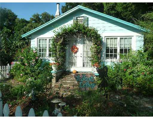 305 S Highland St., Mount Dora, FL 32757