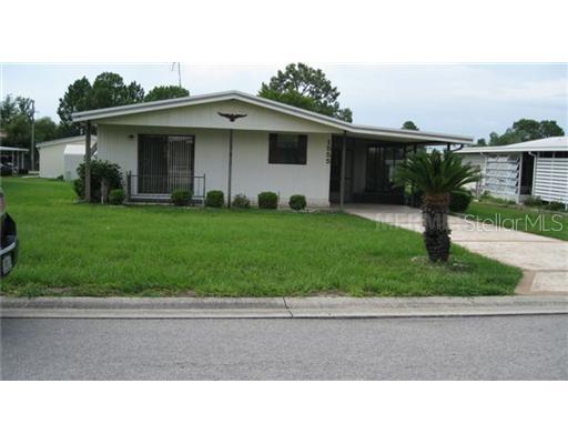 1555 Nassau Cir., Tavares, FL 32778