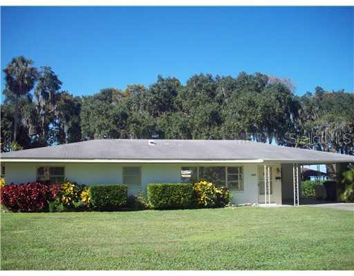 1111 Lake Shore Blvd., Tavares, FL 32778