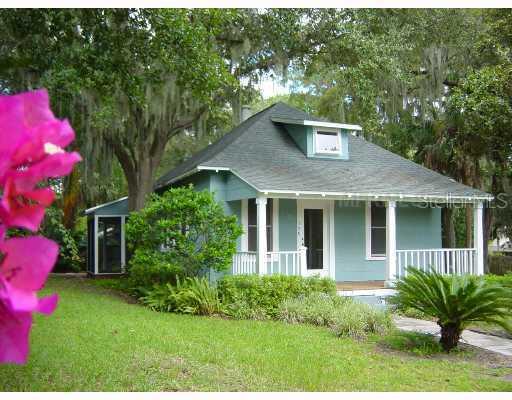 720 S Grandview St., Mount Dora, FL 32757