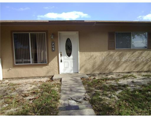 713 E Rosewood Ln., Tavares, FL 32778