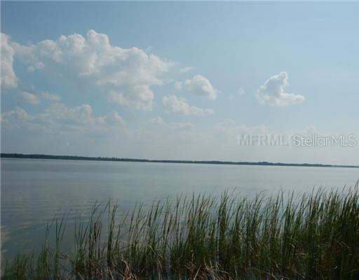 32701 Lakeshore Dr., Tavares, FL 32778