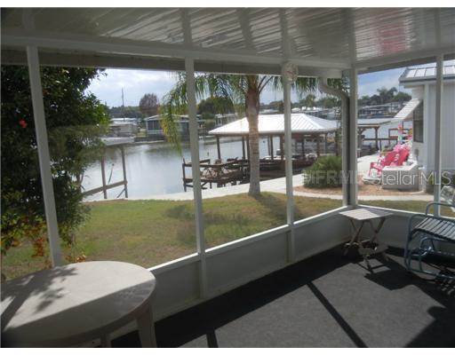 1385 Lakeview Dr., Tavares, FL 32778