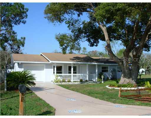 27829 Lois Dr., Tavares, FL 32778