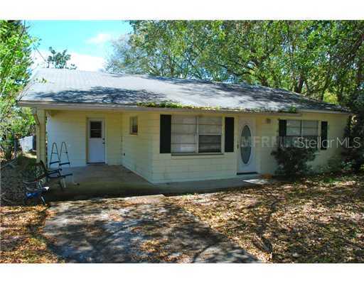 418 N Barrow Ave., Tavares, FL 32778