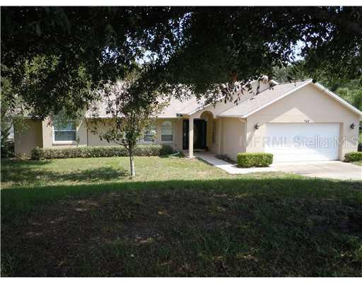 742 Woodview Dr., Tavares, FL 32778