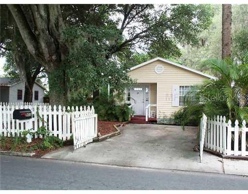 951 Liberty Ave., Mount Dora, FL 32757