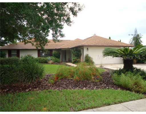 410 Woodview Dr., Tavares, FL 32778