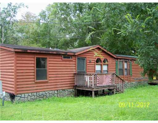 54246 3rd St., Astor, FL 32102