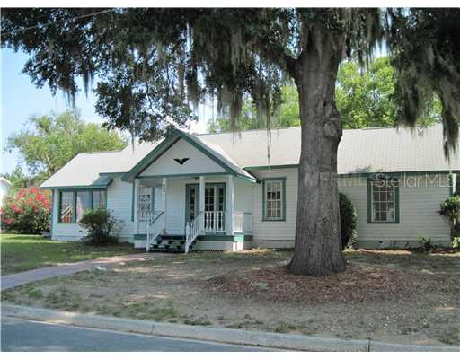 831 Fairview Ave., Mount Dora, FL 32757