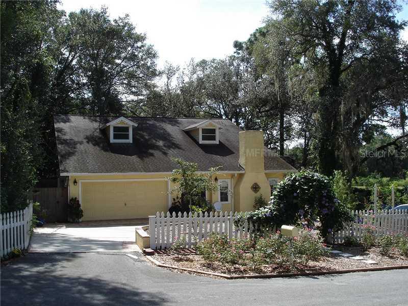 25320 Flossmoor St., Sorrento, FL 32776
