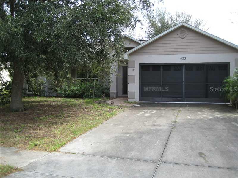 423 Woodview Dr., Tavares, FL 32778