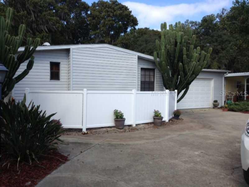 11651 Magnolia Ave., Tavares, FL 32778