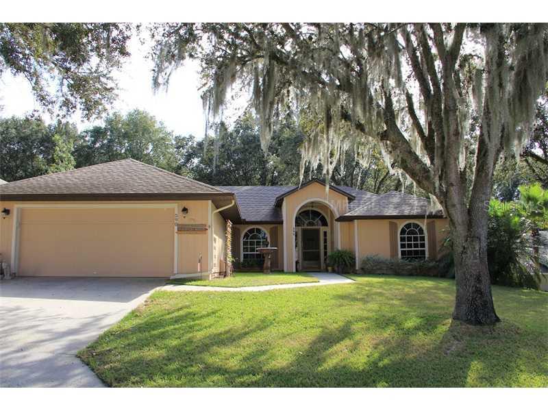 590 Chautauqua Dr., Mount Dora, FL 32757