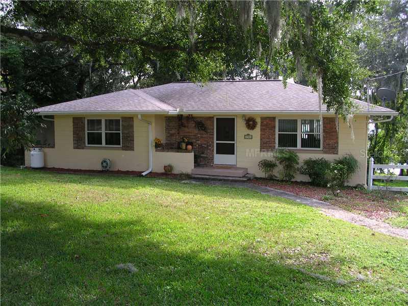 790 Anderson Dr., Tavares, FL 32778