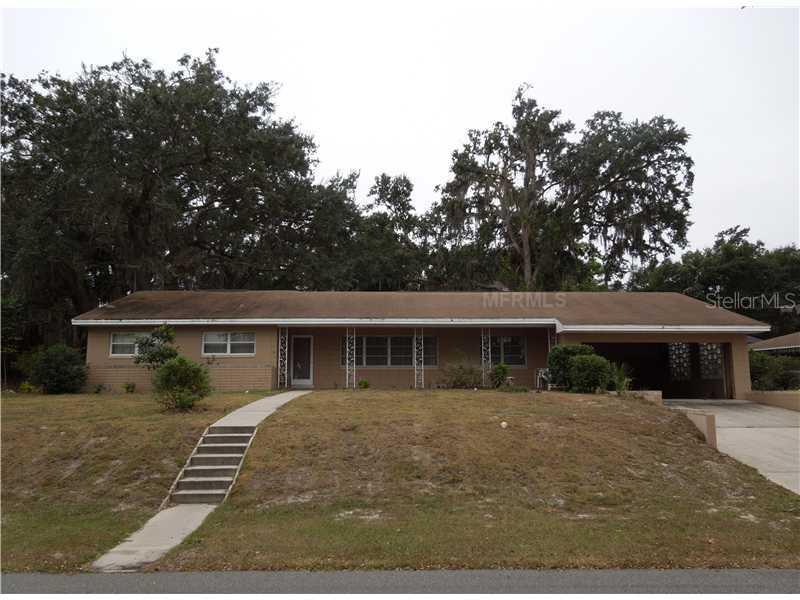 1905 Harcourt Dr., Leesburg, FL 34748