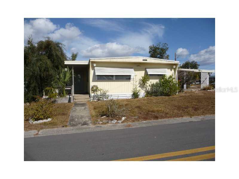 31616 Kelly Cir., Tavares, FL 32778