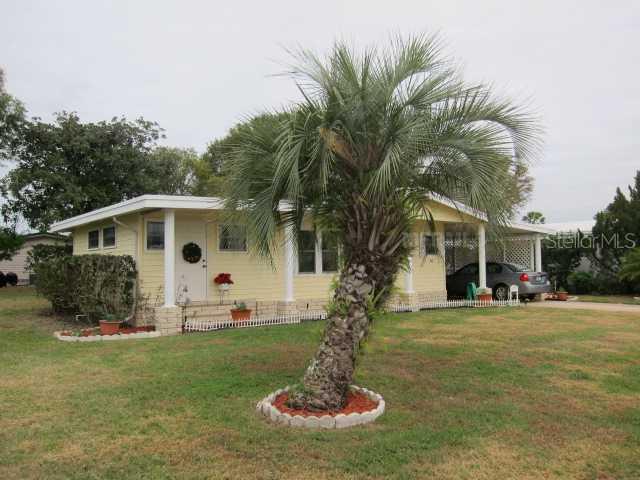 1422 Apache Cir., Tavares, FL 32778