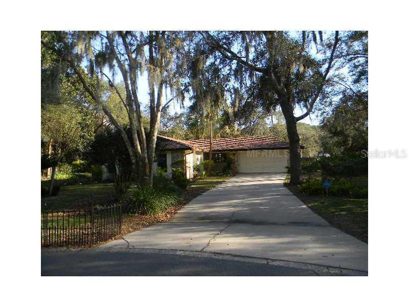 459 Laura Ln., Mount Dora, FL 32757