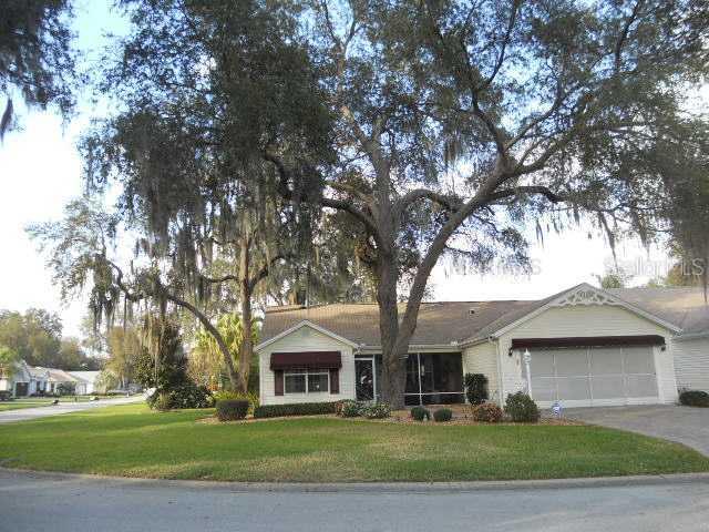 411 Loma Paseo Dr., Lady Lake, FL 32159