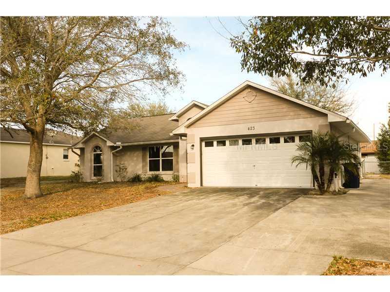 423 Woodview Dr., Tavares, FL 32778