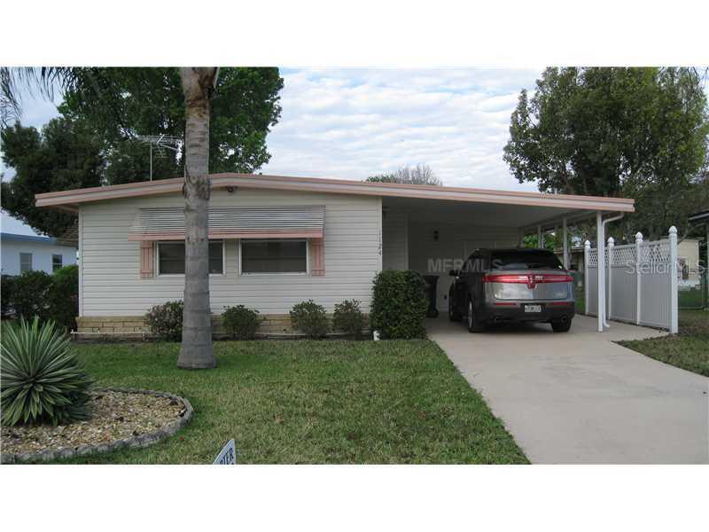1124 Belmont Cir., Tavares, FL 32778