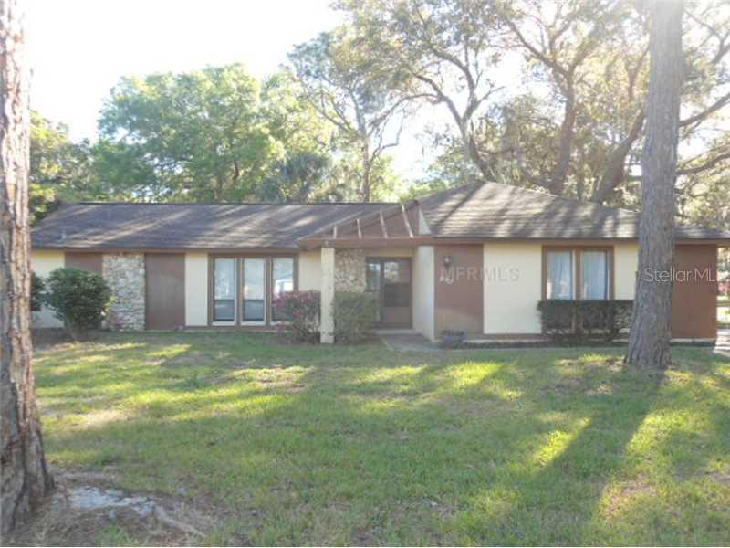 27927 Tammi Dr., Tavares, FL 32778