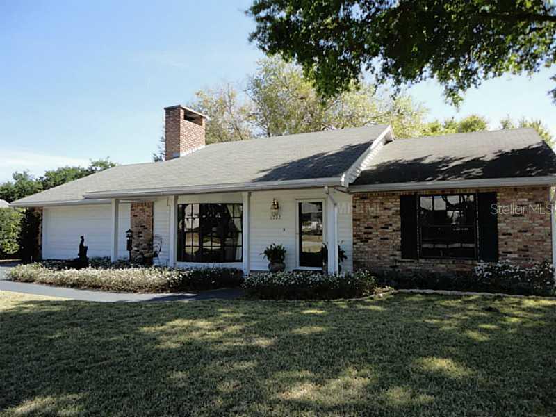 1202 Cove Pl., Tavares, FL 32778