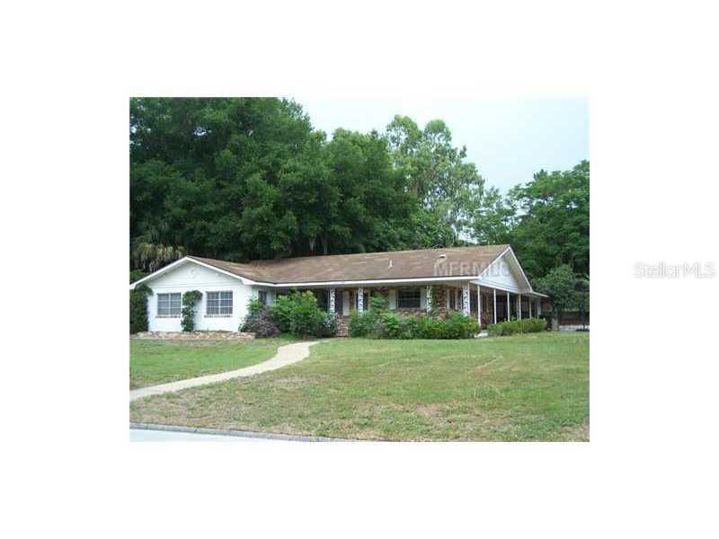 1208 W Lakeshore Dr., Clermont, FL 34711