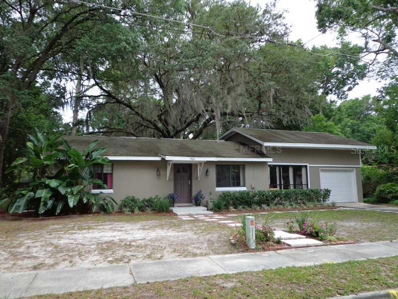 926 E 10th Ave., Mount Dora, FL 32757