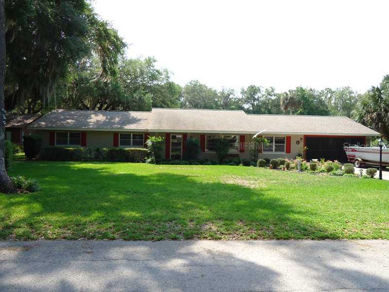 28032 Tammi Dr., Tavares, FL 32778