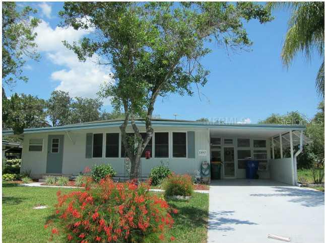 1160 Capella Dr., Tavares, FL 32778