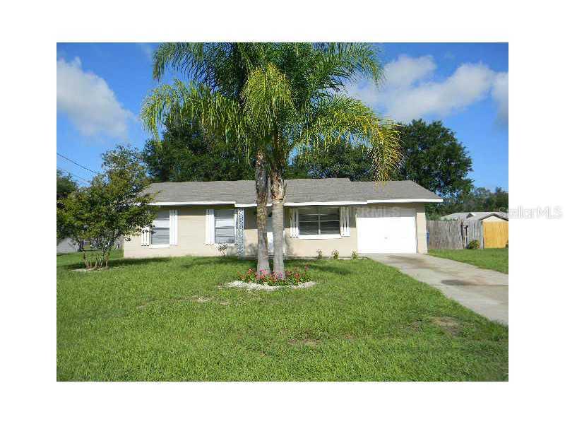 605 Oak Dr., Tavares, FL 32778