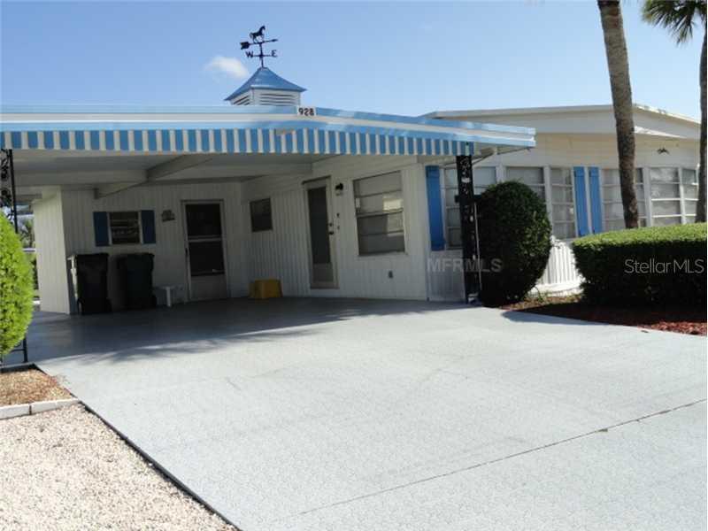 928 Sunset Cir., Tavares, FL 32778