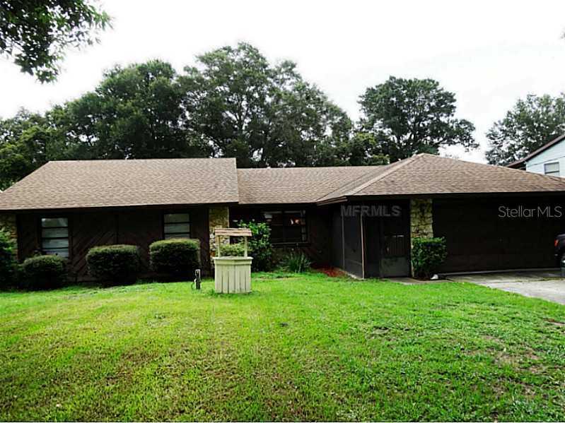 27906 Lois Dr., Tavares, FL 32778