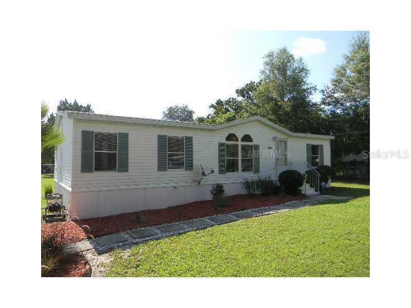 27346 Walnut Ave., Okahumpka, FL 34762