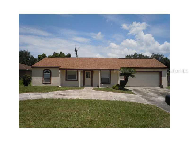 15827 Susanne Dr., Tavares, FL 32778