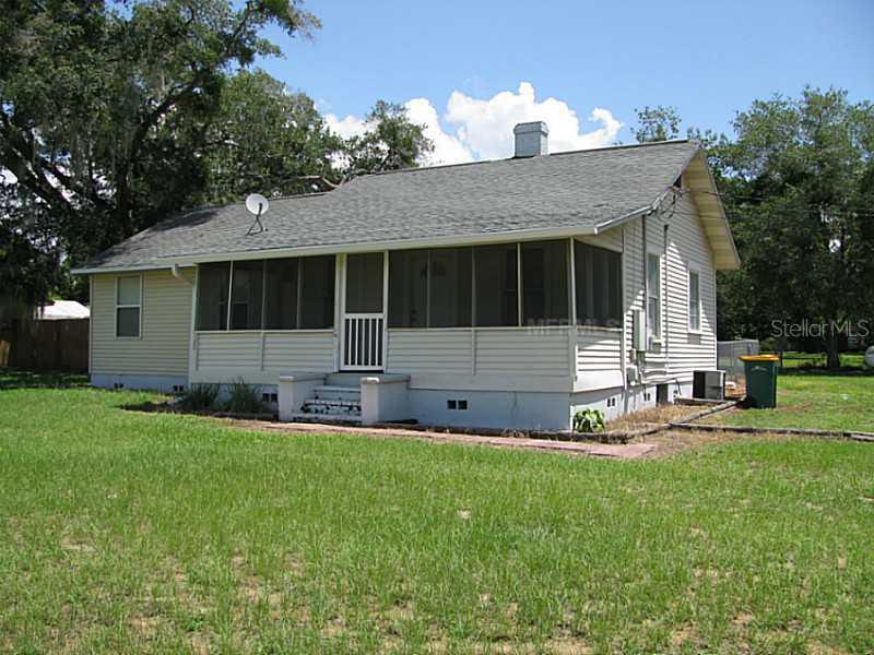 520 Dora Ave., Tavares, FL 32778