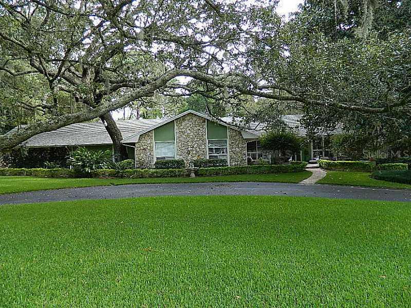 2104 Country Club Dr., Eustis, FL 32726