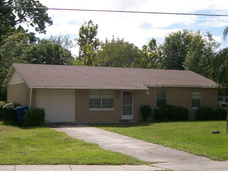 732 Dora Ave., Tavares, FL 32778