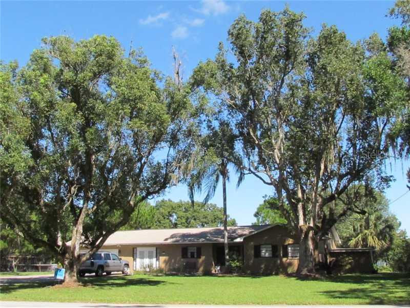 21923 Lake Seneca Rd., Eustis, FL 32736