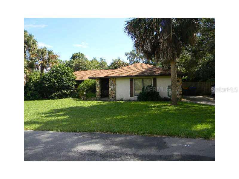 109 First St., Tavares, FL 32778