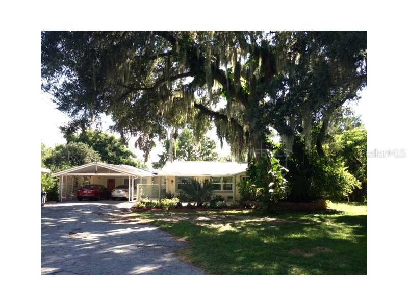 30701 Glenn Dr., Tavares, FL 32778
