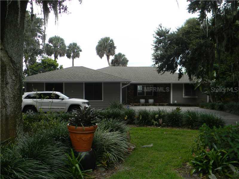 32593 Lakeshore Dr., Tavares, FL 32778