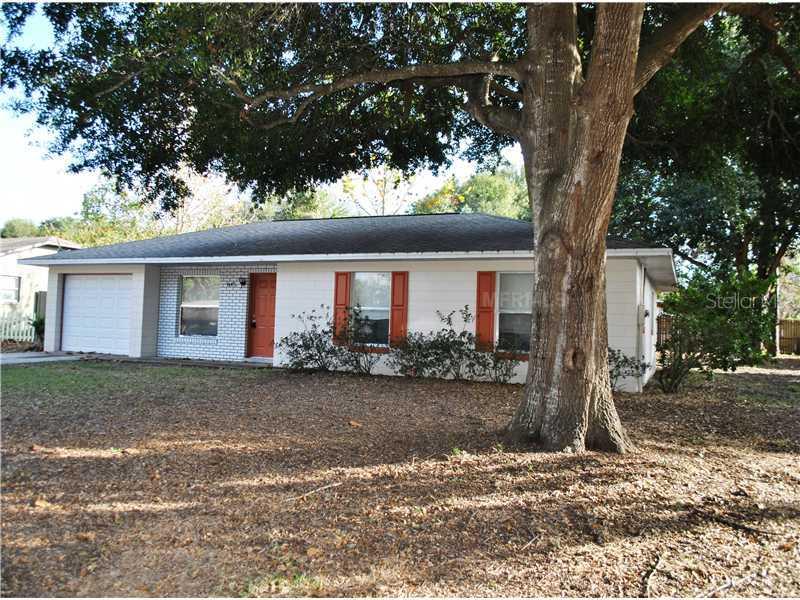 845 Cedar Cir., Tavares, FL 32778