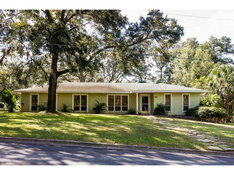 311 N Rossiter St., Mount Dora, FL 32757
