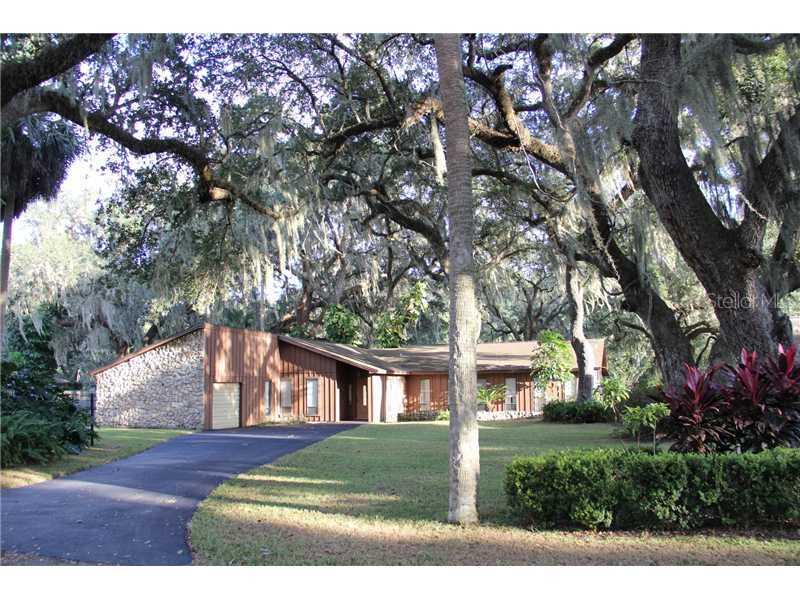 28038 Tammi Dr., Tavares, FL 32778