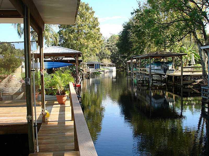 855 Hilltop Rd., Tavares, FL 32778