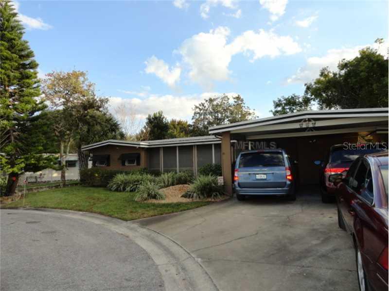 905 Sunset Cir., Tavares, FL 32778