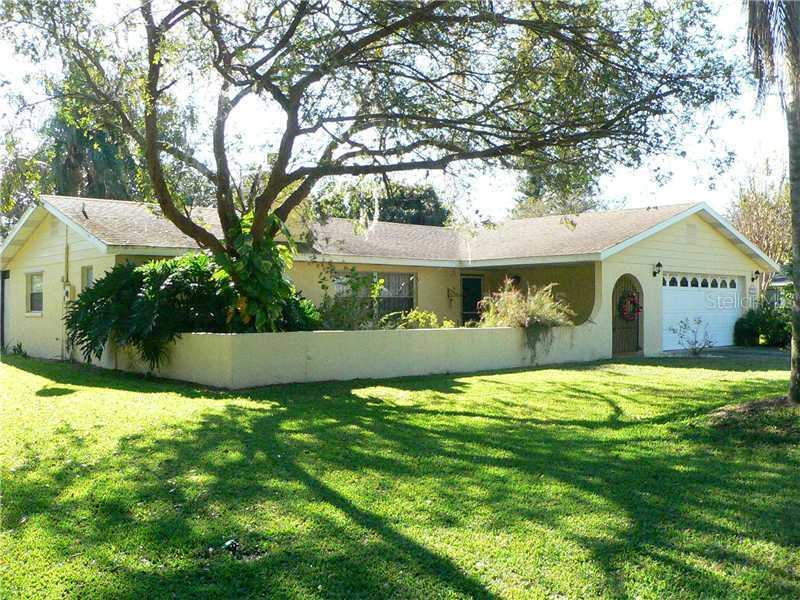 27950 Tammi Dr., Tavares, FL 32778